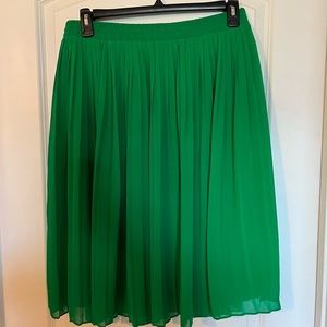 Green Pleated Skirt - L